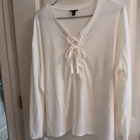 *Host Pick*  Torrid Beige Texture Jersey Lace-Up Drop Shoulder Top, 1x NWOT - Picture 2 of 10